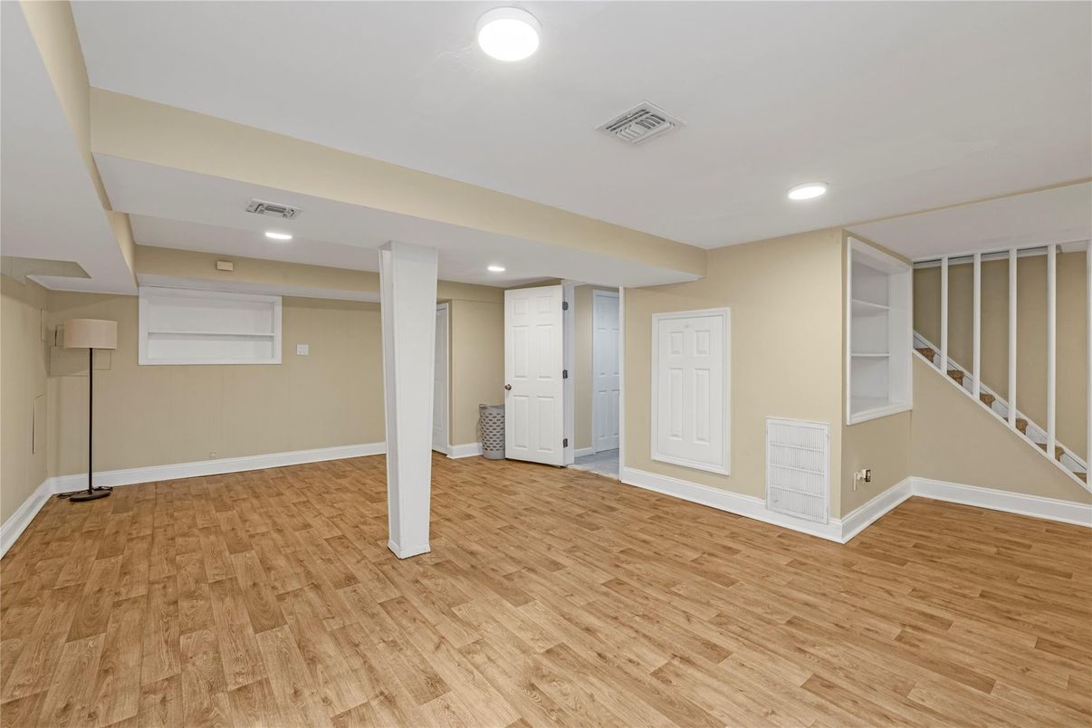 Empty room, Interior, Recessed Lighting, Wood Texture Flooring