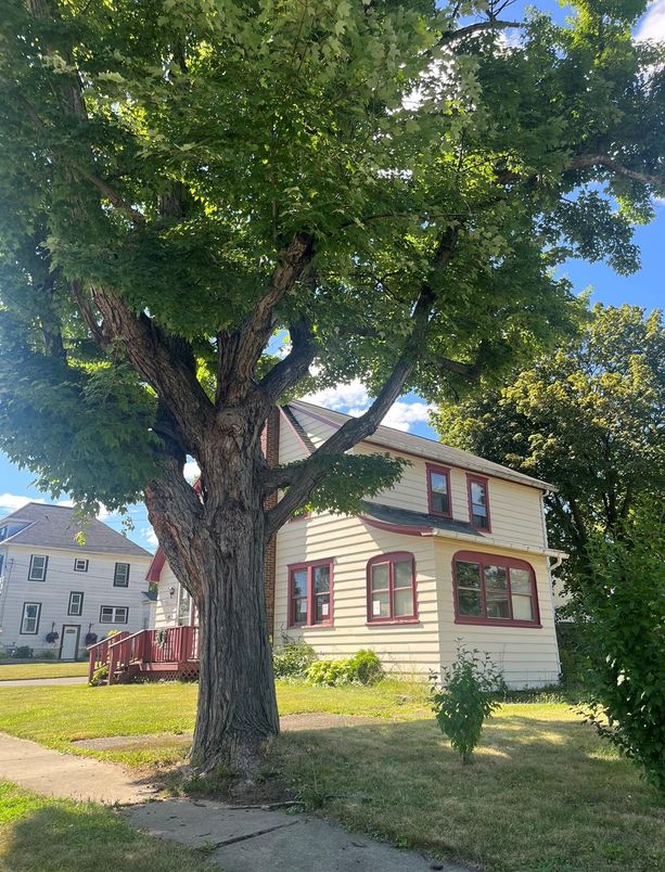 Backyard, Exterior, Facade, Queen Anne Victorian