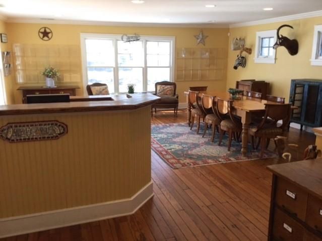 Chandelier, Dining room, Interior, Recessed Lighting, Wood Texture Flooring