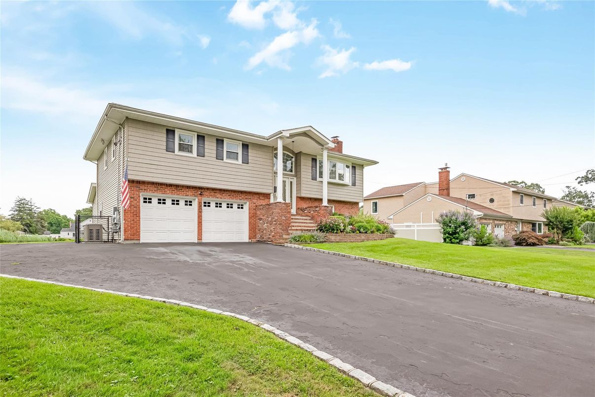 Attached, Exterior, Facade, Raised Ranch