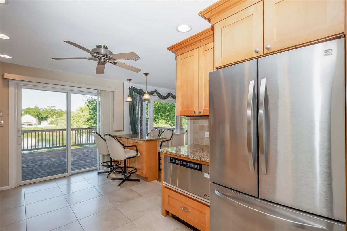 Dining room, Interior, Kitchen, Recessed Lighting, Stainless Steel Appliances