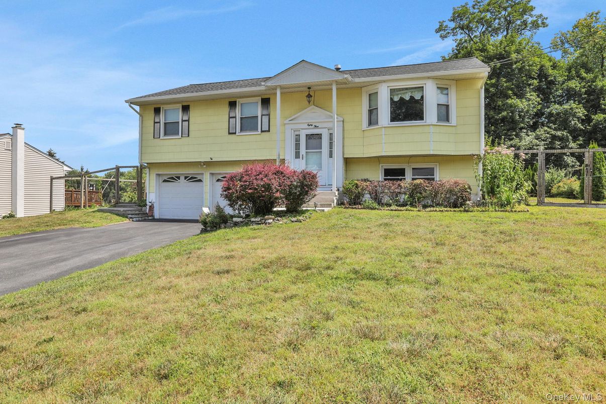 Attached, Exterior, Facade, Raised Ranch