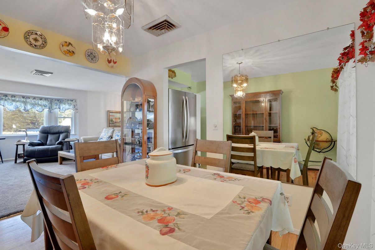 Chandelier, Dining room, Interior, Kitchen, Living room, Pendant Lights, Stainless Steel Appliances