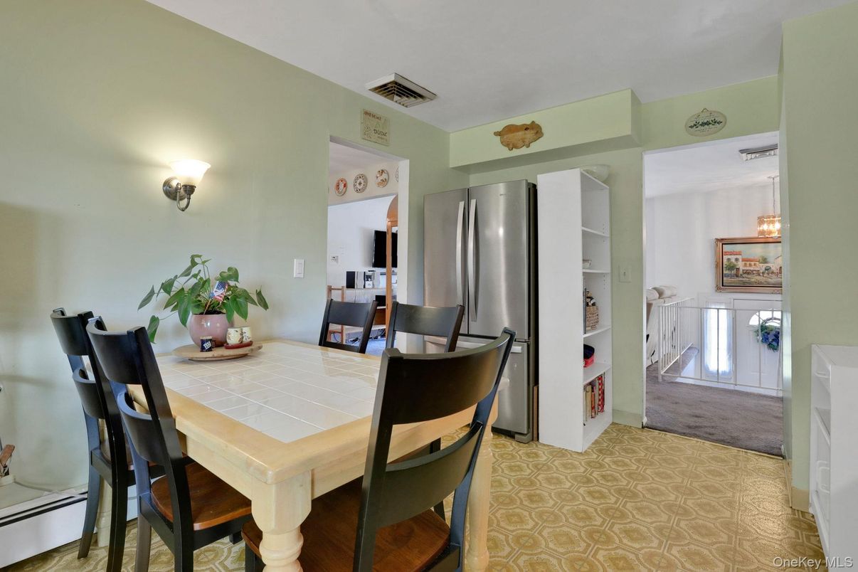 Dining room, Interior, Kitchen, Pendant Lights, Stainless Steel Appliances