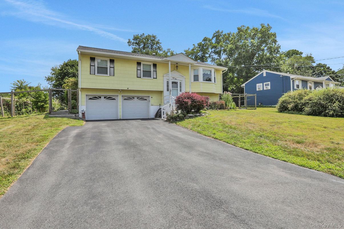 Attached, Exterior, Facade, Raised Ranch