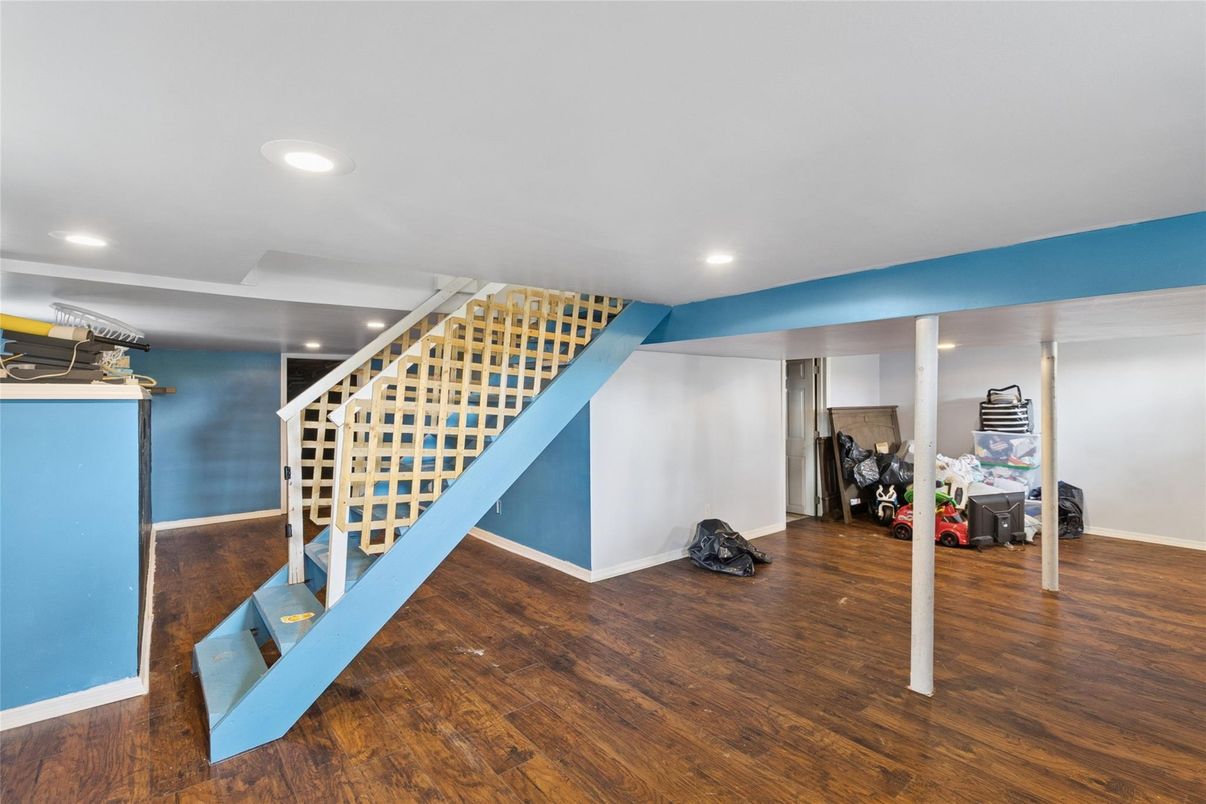 Interior, Recessed Lighting, Wood Texture Flooring