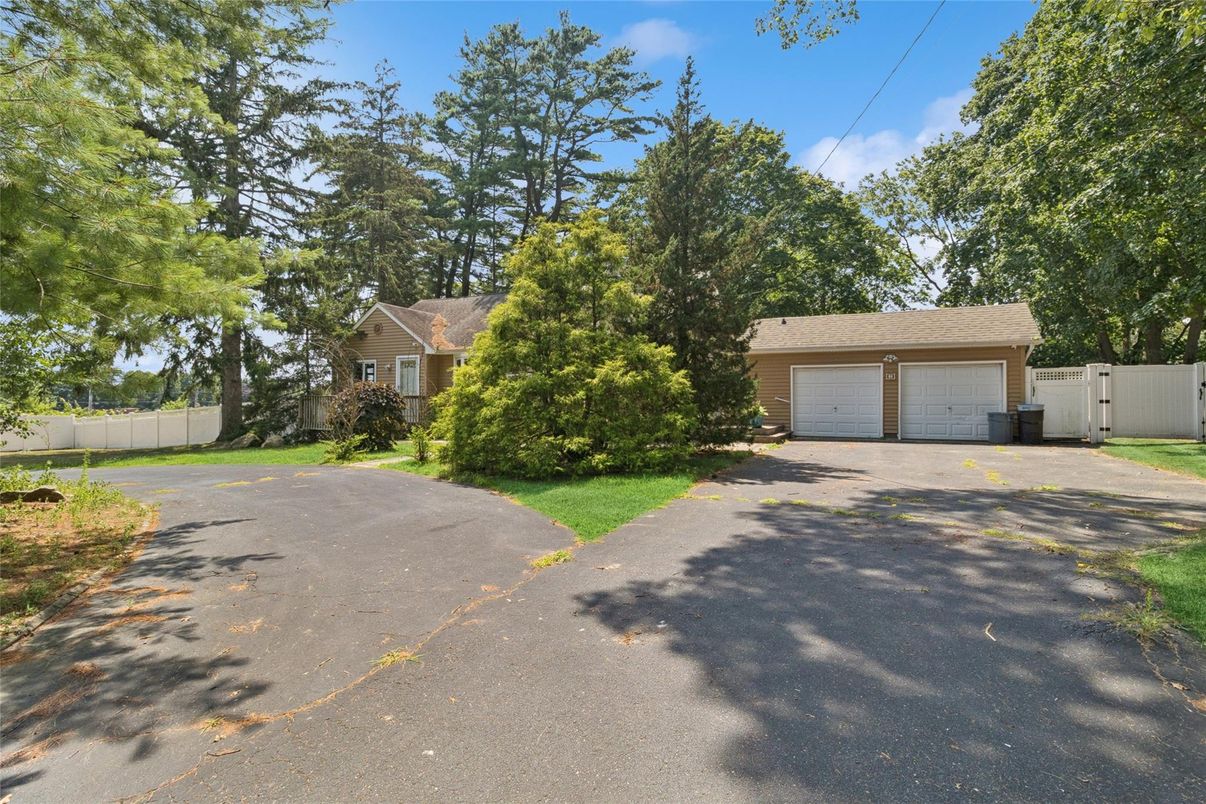 Detached Garage, Exterior
