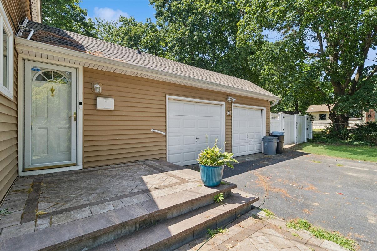 Detached Garage, Exterior