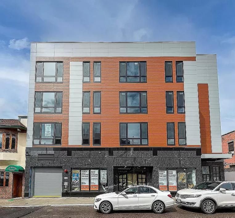 Attached, Exterior, Facade, Rowhouse