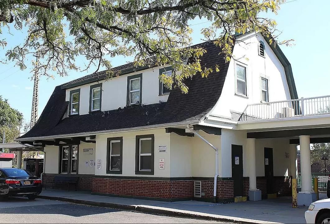 Exterior, Facade, Queen Anne Victorian