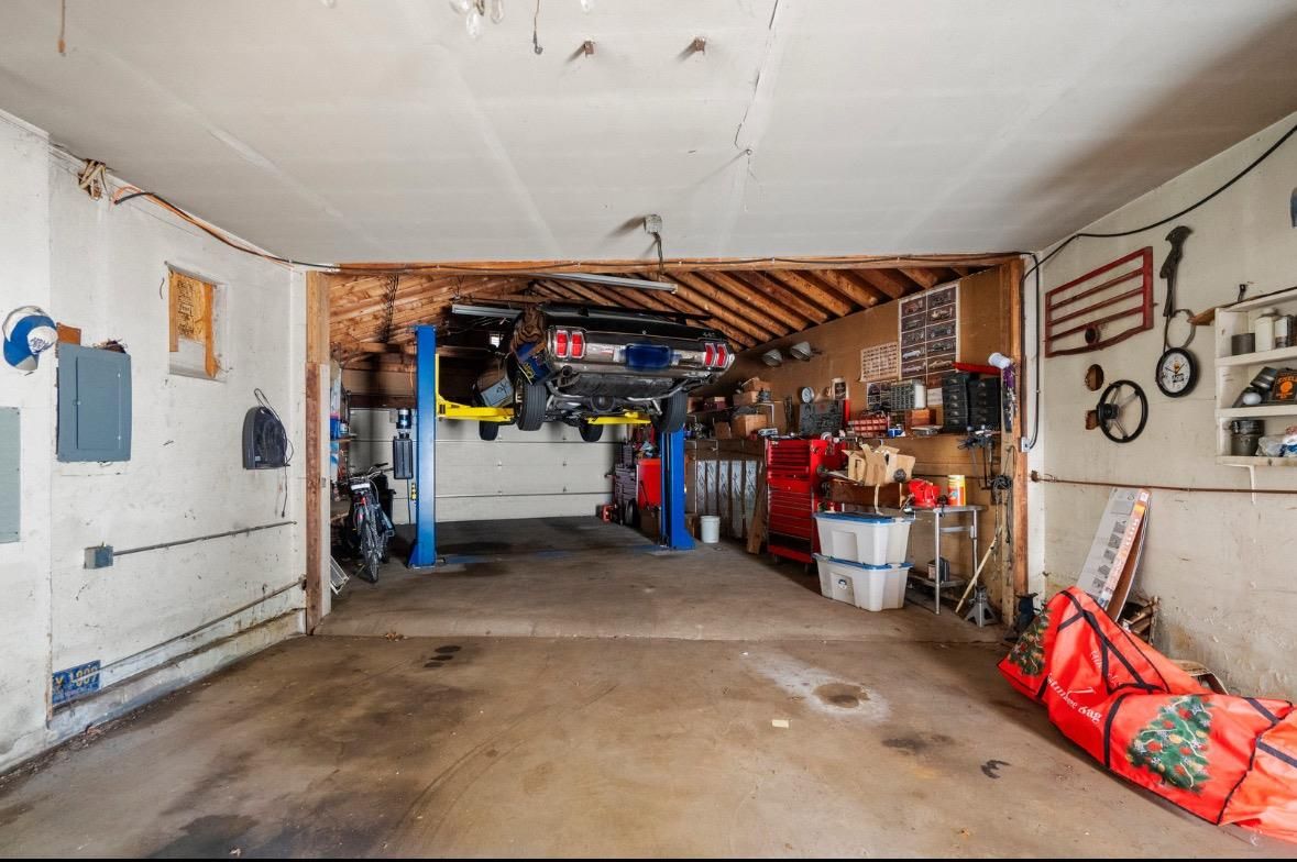 Garage, Interior