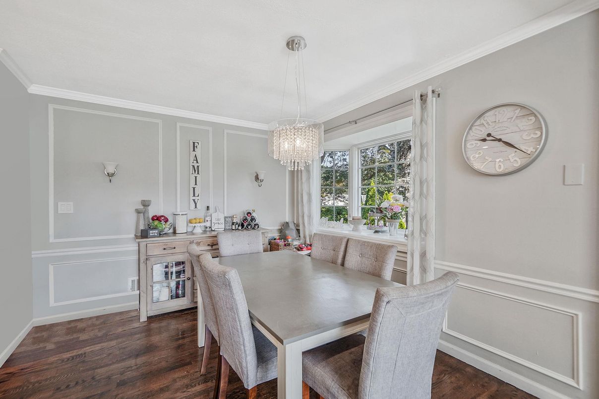 Chandelier, Dining room, Interior, Wood Texture Flooring