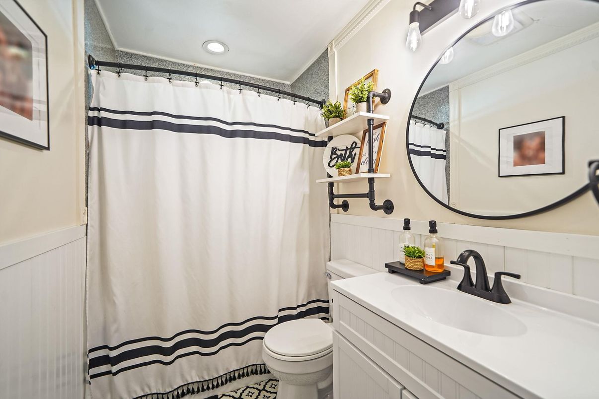 Bathroom, Interior, Recessed Lighting
