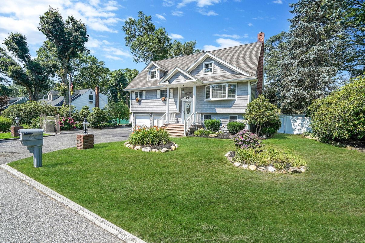 Attached, Backyard, Exterior, Facade, Queen Anne Victorian