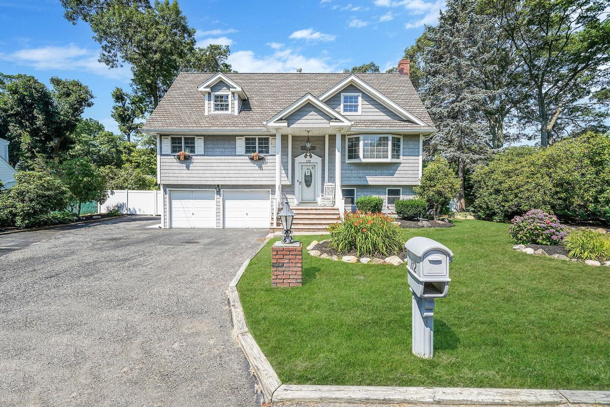 Attached, Exterior, Facade, Raised Ranch