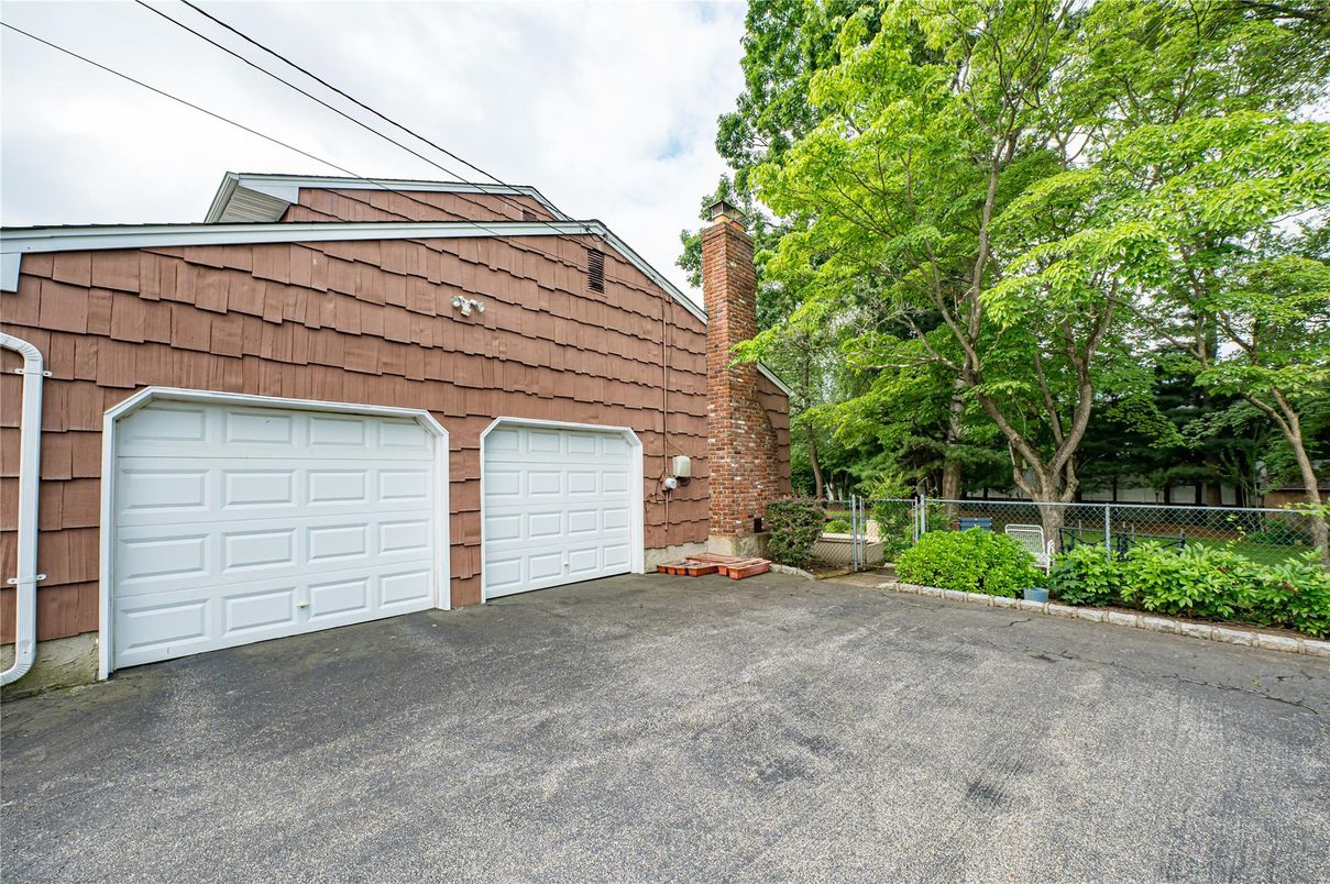 Detached Garage, Exterior
