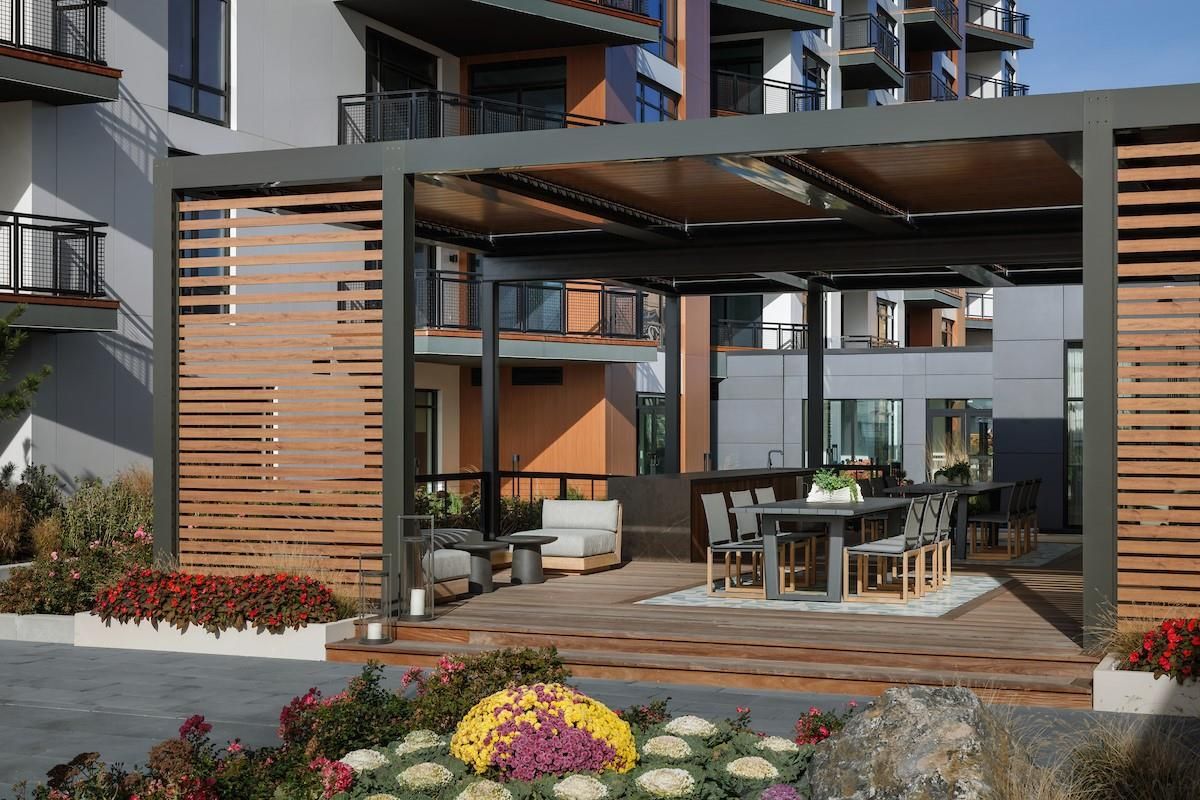 Exterior, Facade, Modern