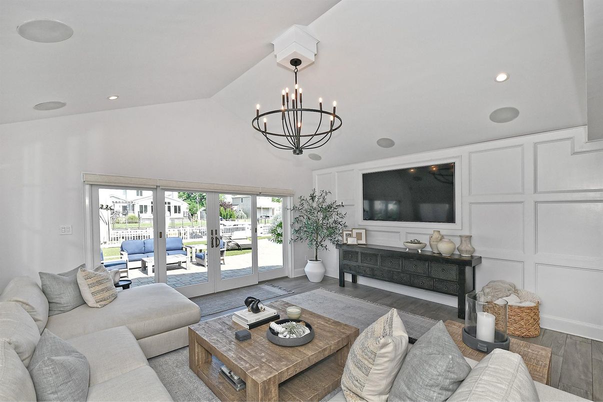 Chandelier, Interior, Living room, Recessed Lighting, Wood Texture Flooring