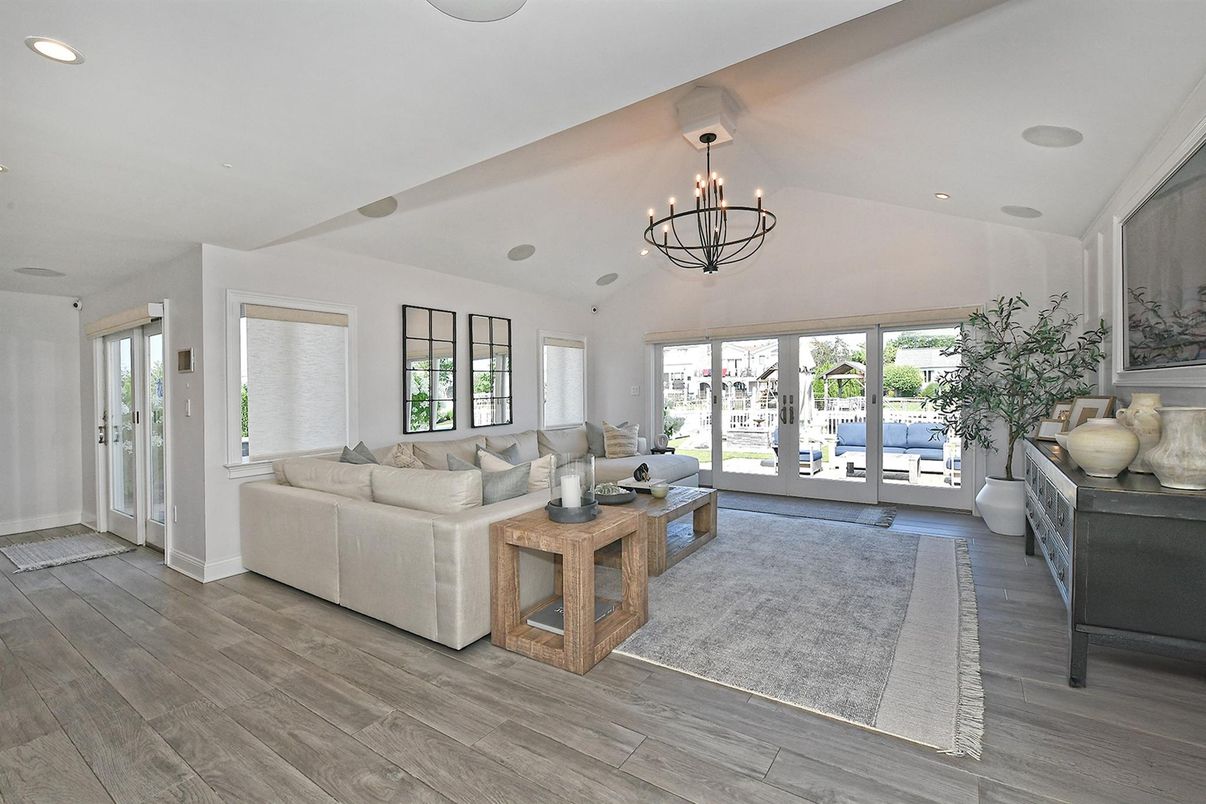 Chandelier, Interior, Living room, Recessed Lighting, Wood Texture Flooring