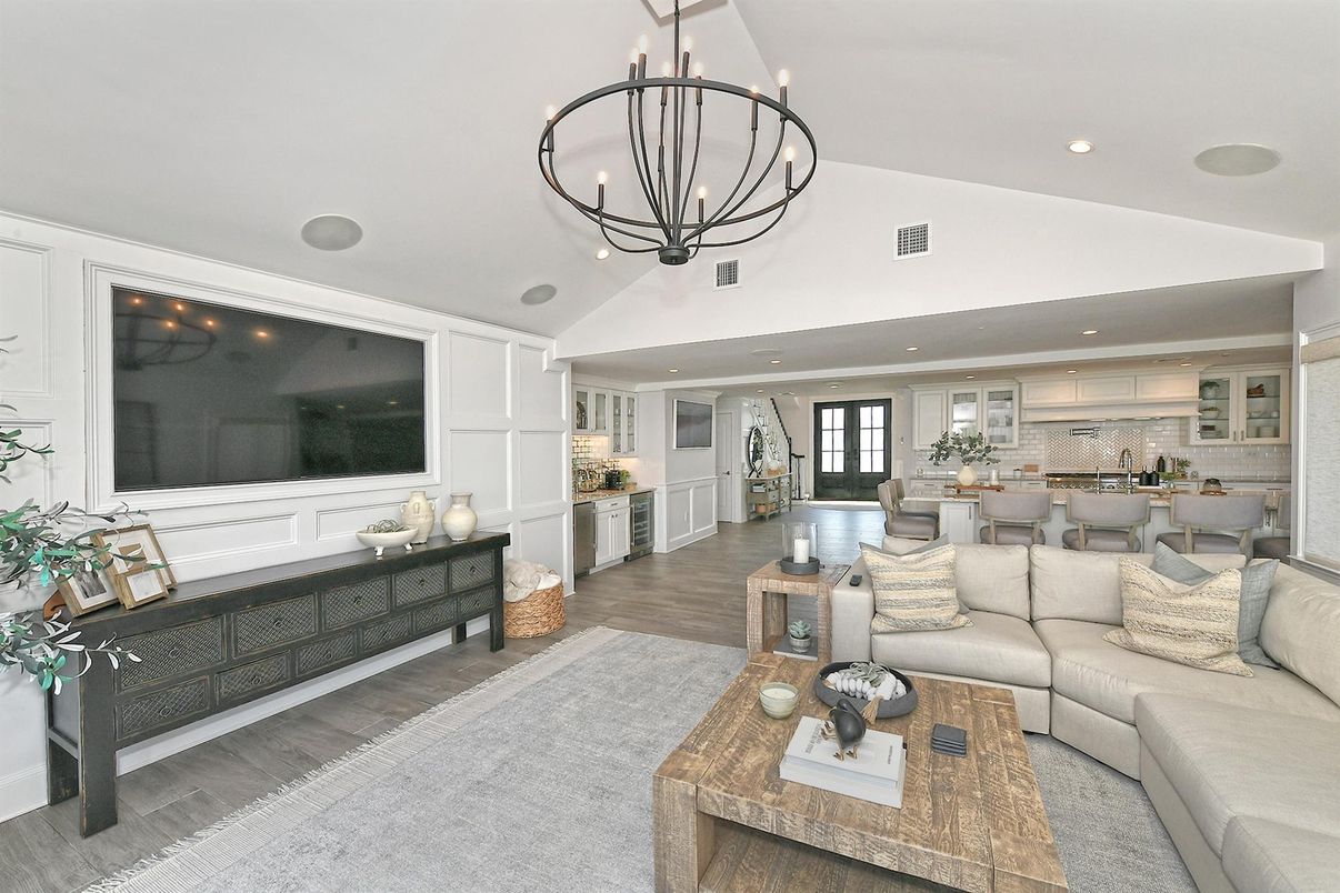 Chandelier, Interior, Kitchen, Living room, Recessed Lighting, Wood Texture Flooring