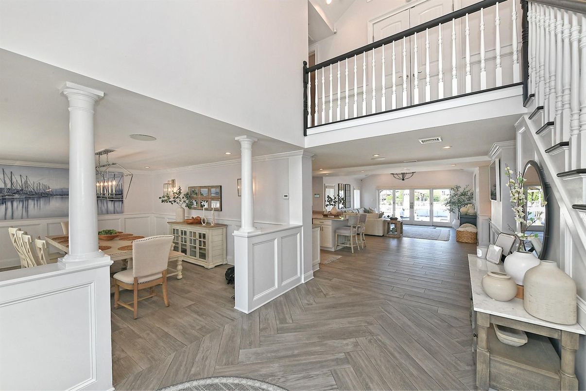 Chandelier, Dining room, Interior, Recessed Lighting, Wood Texture Flooring