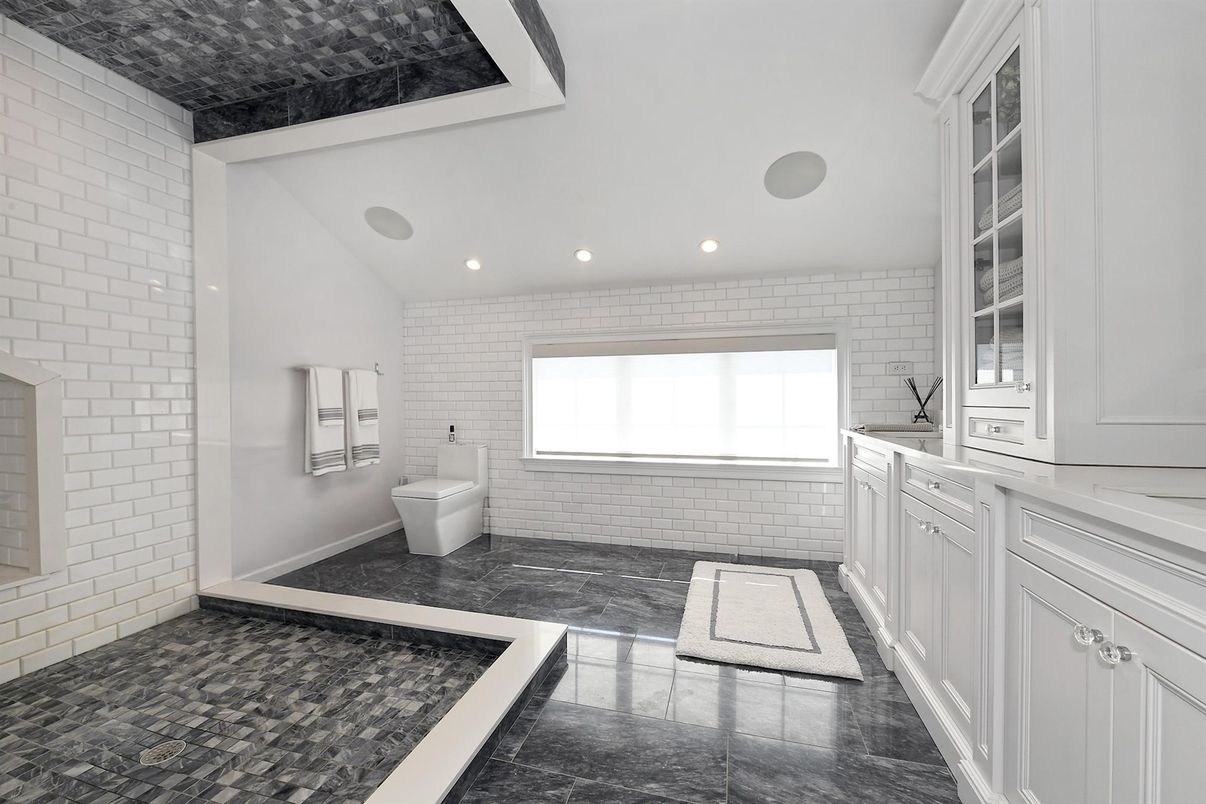 Bathroom, Empty room, Interior, Recessed Lighting