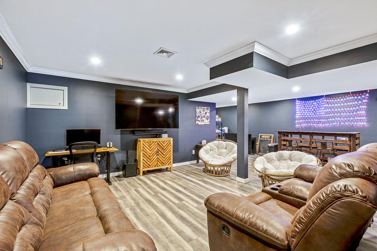 Interior, Living room, Recessed Lighting, Wood Texture Flooring