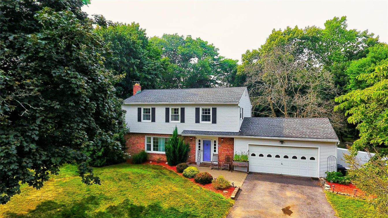 Attached, Exterior, Facade, Brick Facade, Raised Ranch