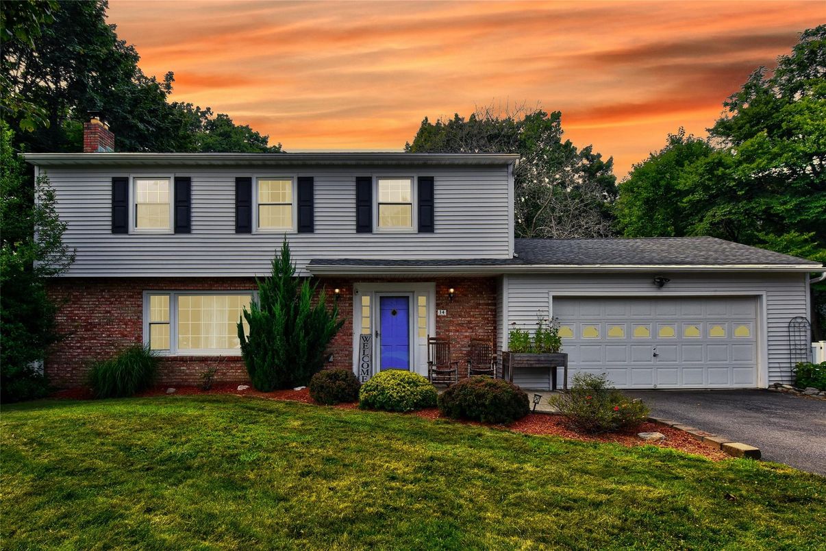 Attached, Exterior, Facade, Brick Facade, Split Level