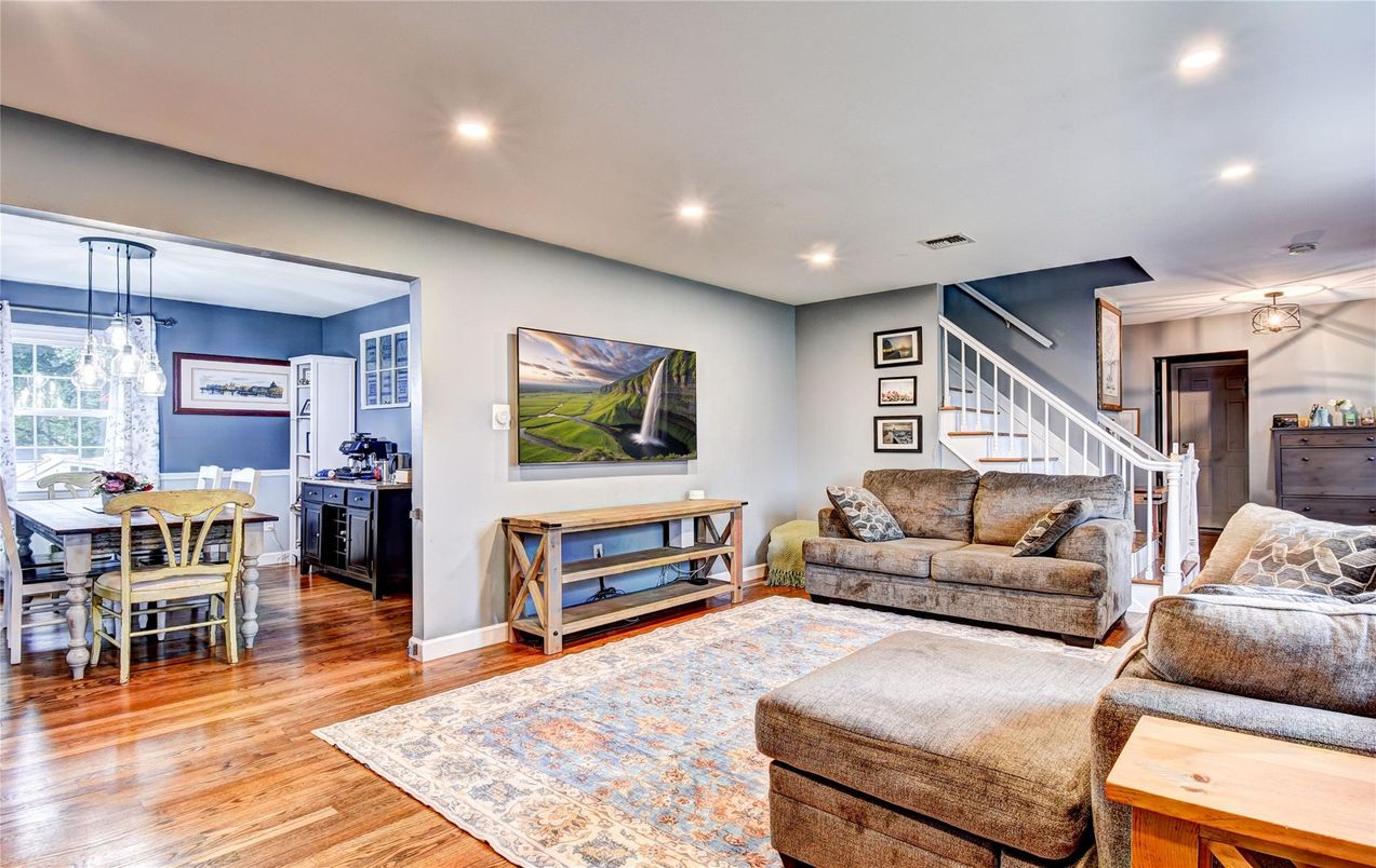 Dining room, Interior, Living room, Pendant Lights, Recessed Lighting, Wood Texture Flooring