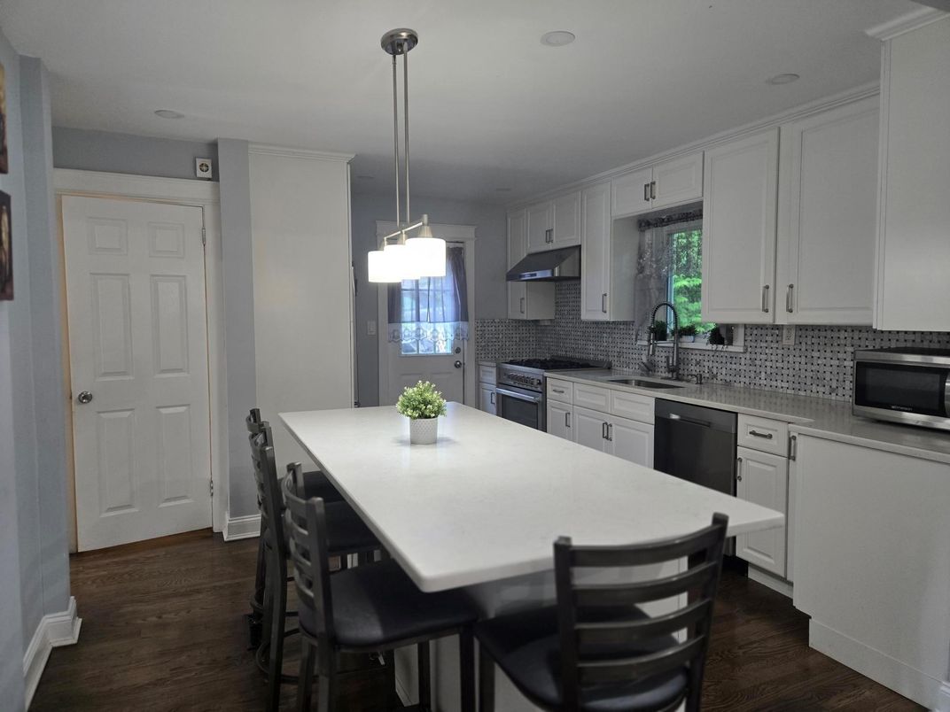 Dining room, Interior, Kitchen, Pendant Lights, Recessed Lighting, Stainless Steel Appliances, Wood Texture Flooring