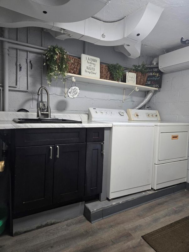 Interior, Washer, Wood Texture Flooring