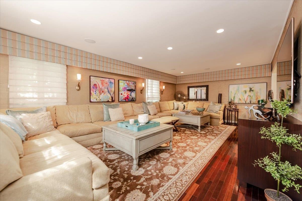 Interior, Living room, Recessed Lighting, Wood Texture Flooring