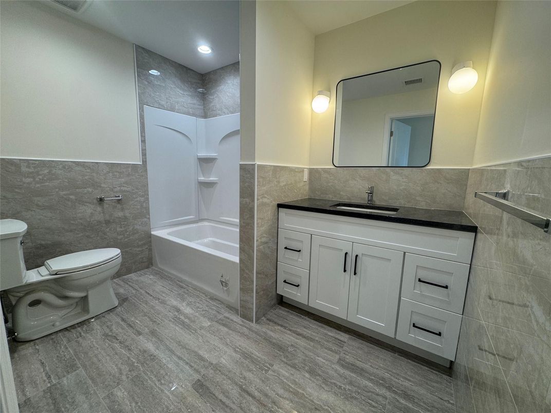 Bathroom, Interior, Recessed Lighting
