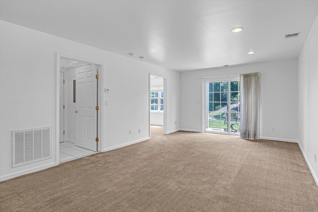 Empty room, Interior, Recessed Lighting