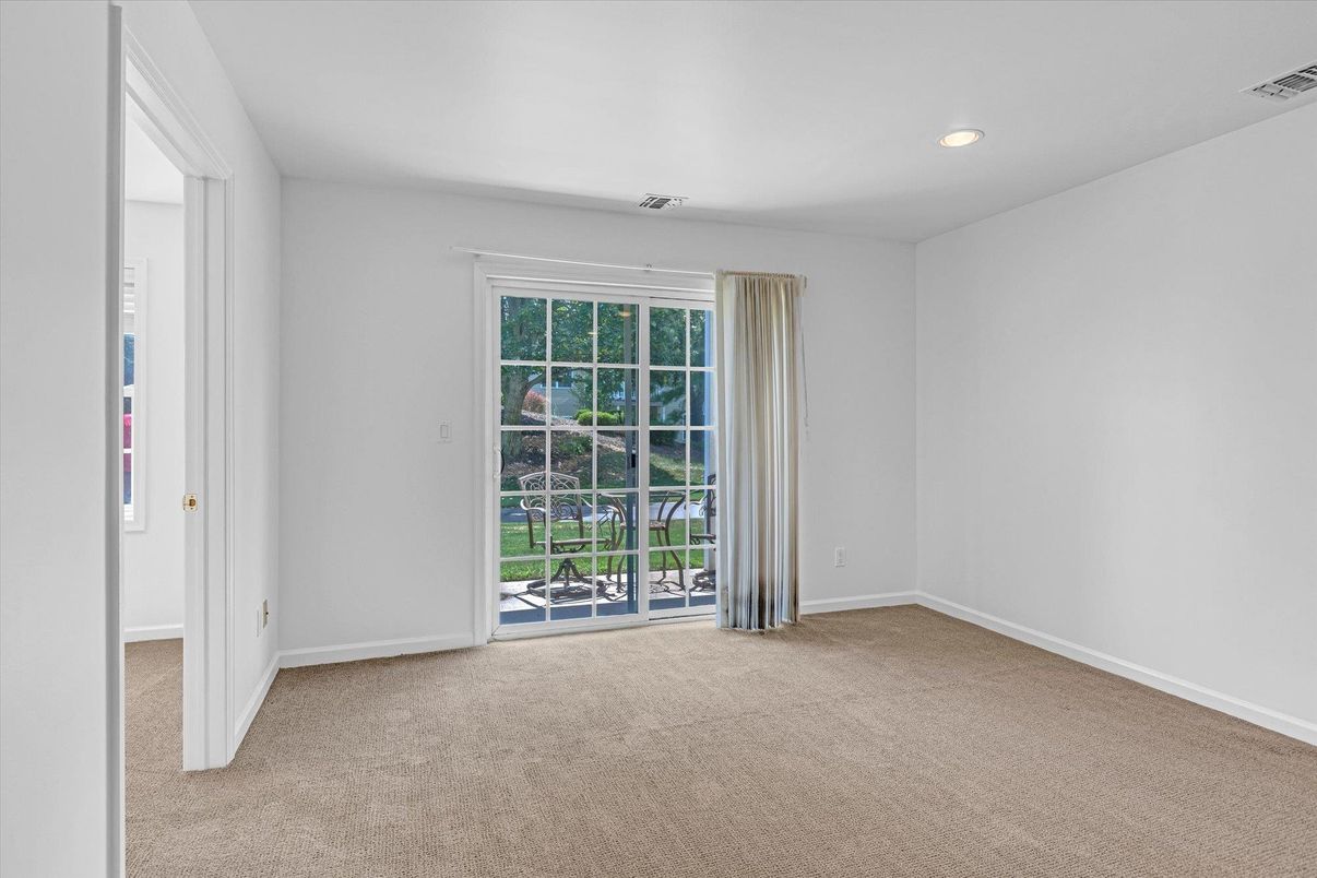 Empty room, Interior, Recessed Lighting