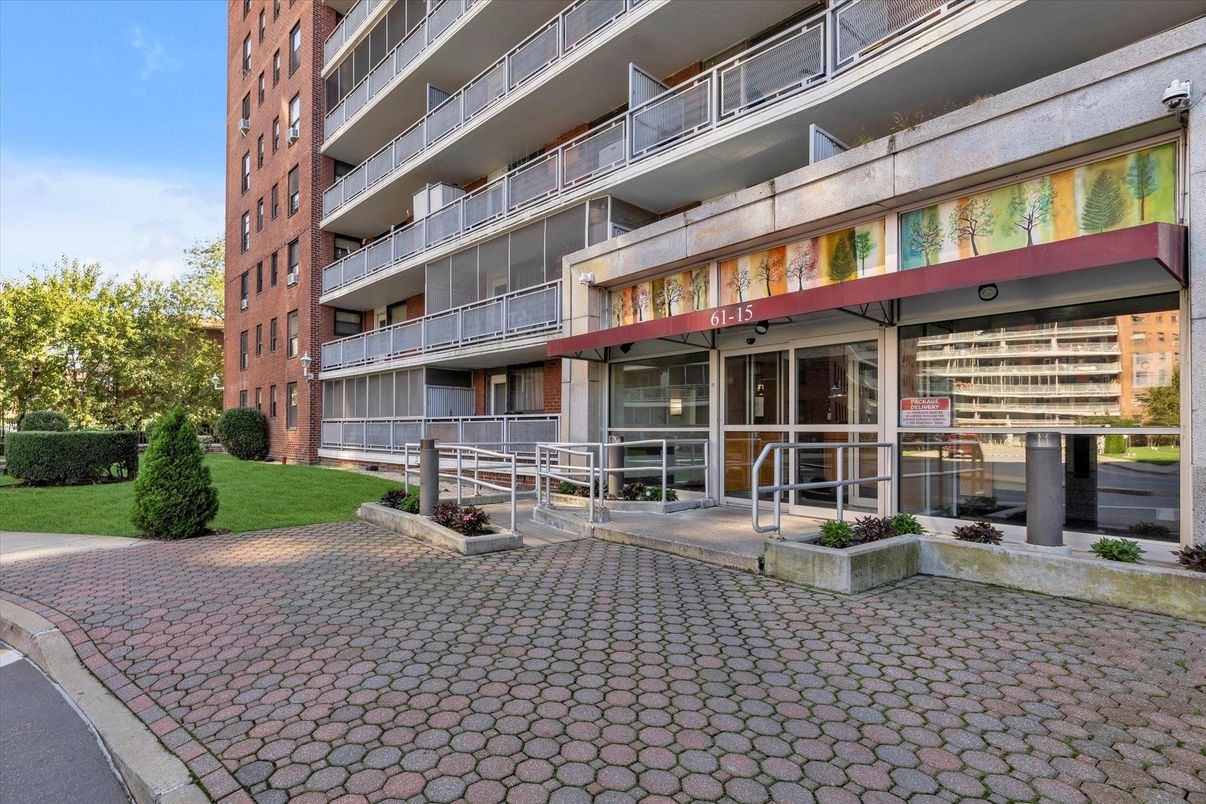 Exterior, Facade, Condo Building