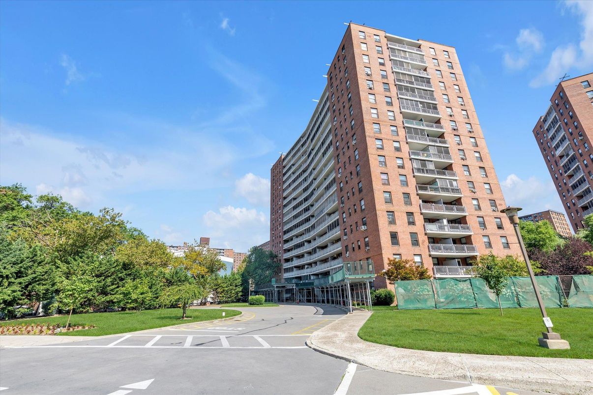 Exterior, Facade, Condo Building
