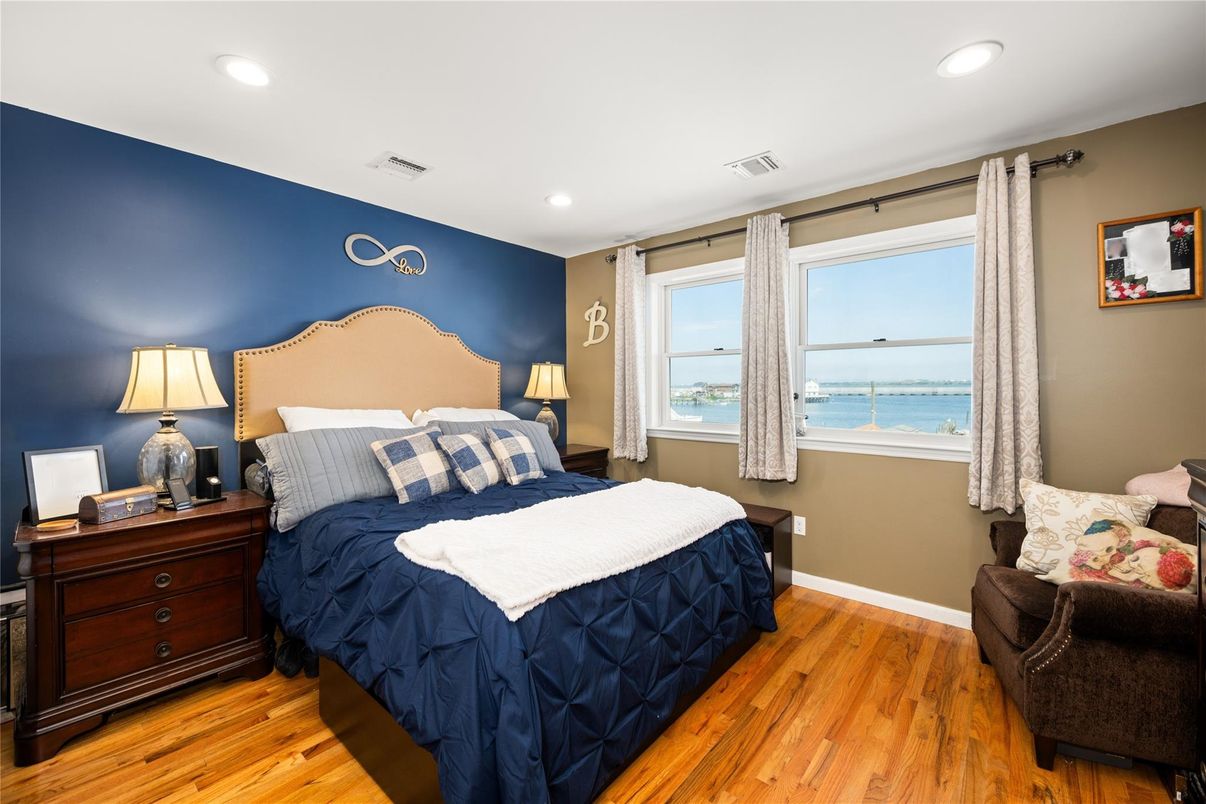 Bedroom, Interior, Recessed Lighting, Water, Wood Texture Flooring