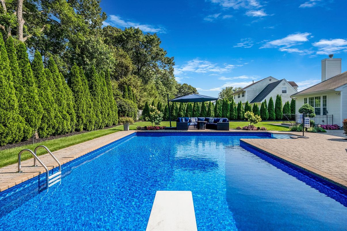 Exterior, Pool