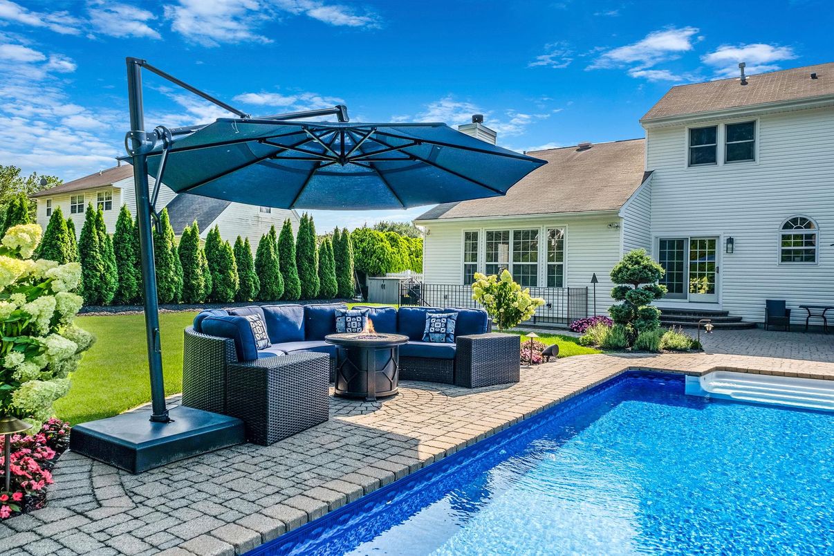 Exterior, Pool