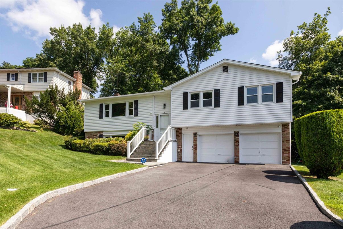 Attached, Exterior, Facade, Raised Ranch