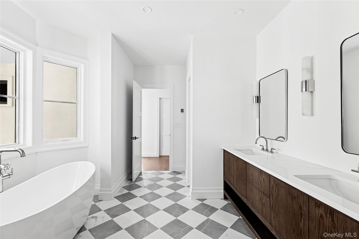 Bathroom, Dual Sink Vanities, Free Standing Baths, Interior, Recessed Lighting