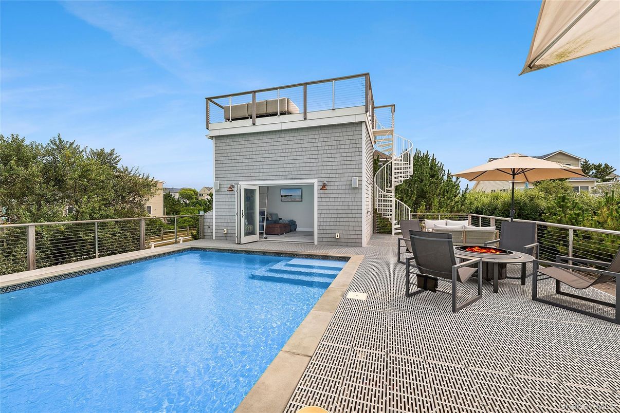 Exterior, Pool