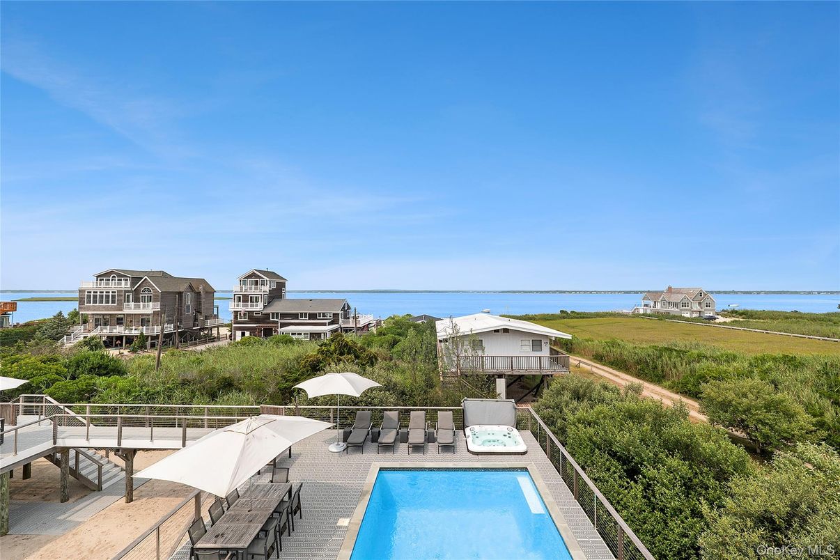 Exterior, Pool, Water