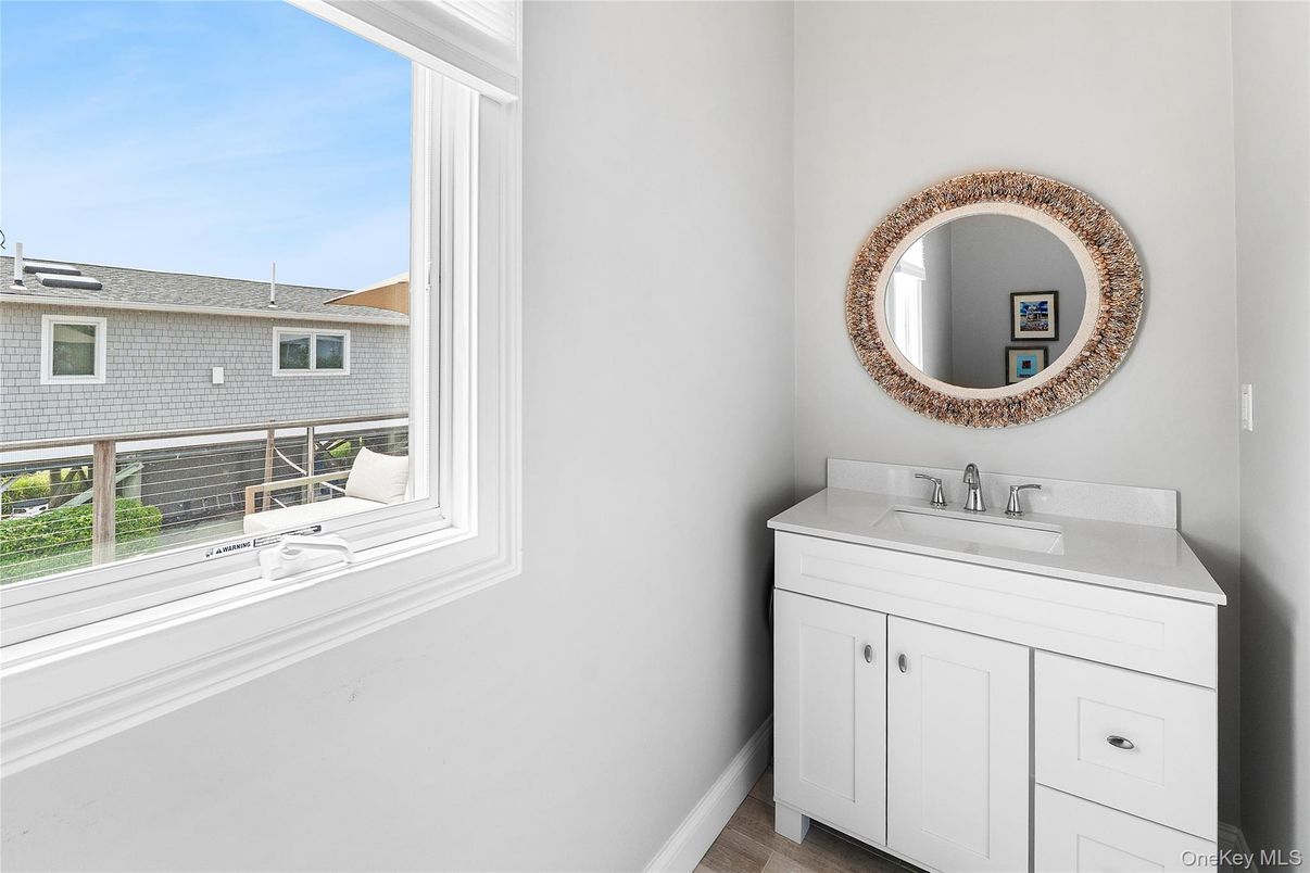Interior, Washer, Wood Texture Flooring