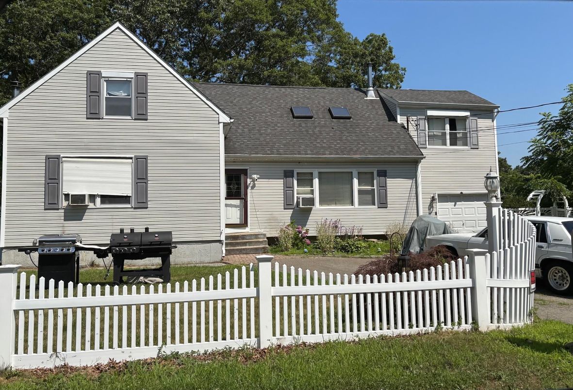Attached, Exterior, Facade, Cape Cod
