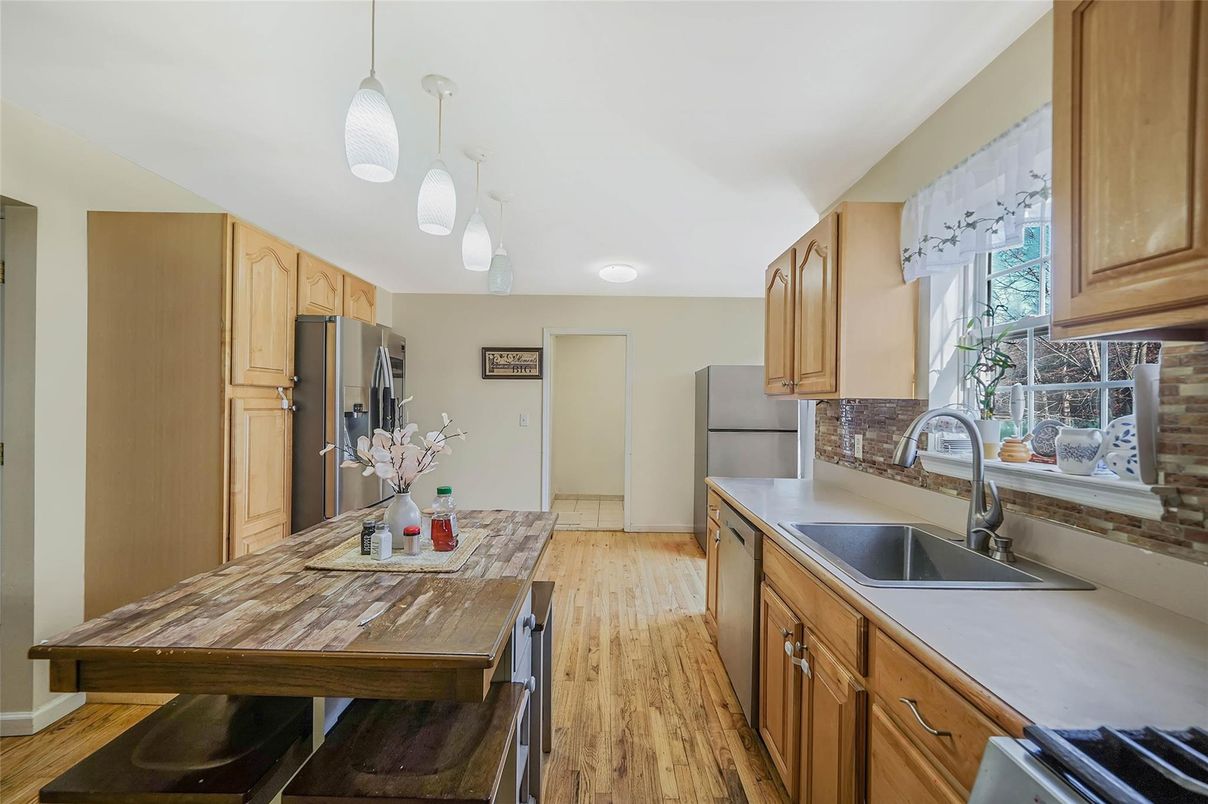 Interior, Kitchen, Pendant Lights, Wood Texture Flooring