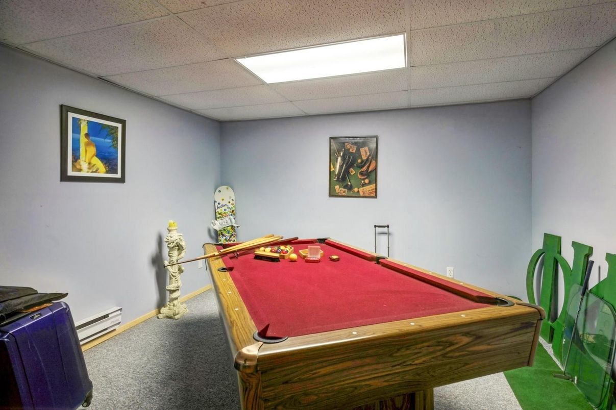 Billiard Table, Game Room, Interior, Recessed Lighting