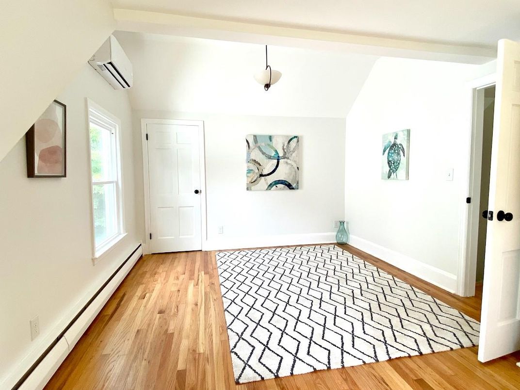 Interior, Pendant Lights, Wood Texture Flooring